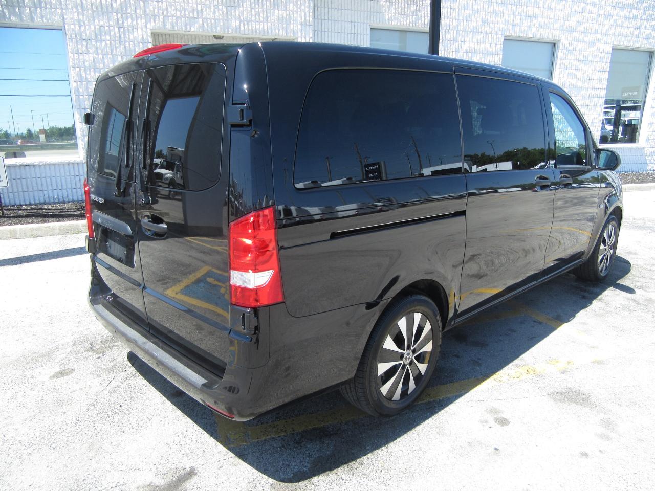2023 Mercedes-Benz Metris Passenger Van 8 PASSENGER VAN Photo