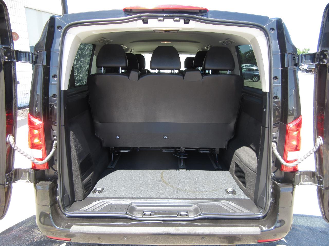 2023 Mercedes-Benz Metris Passenger Van 8 PASSENGER VAN Photo