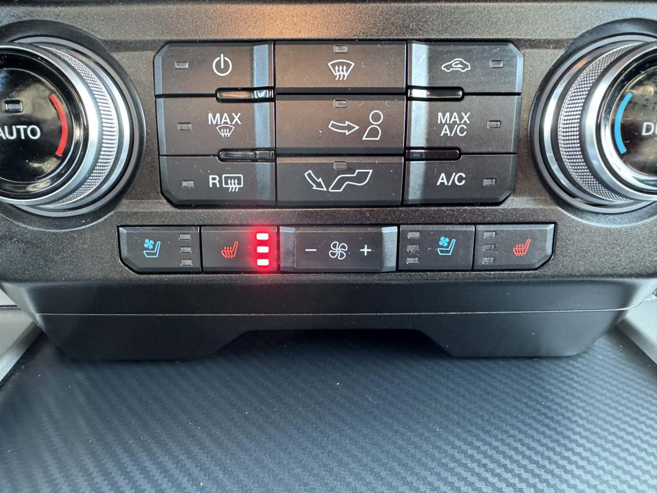 2020 Ford F-150 Lariat 4WD SuperCrew 5.5' Box Photo