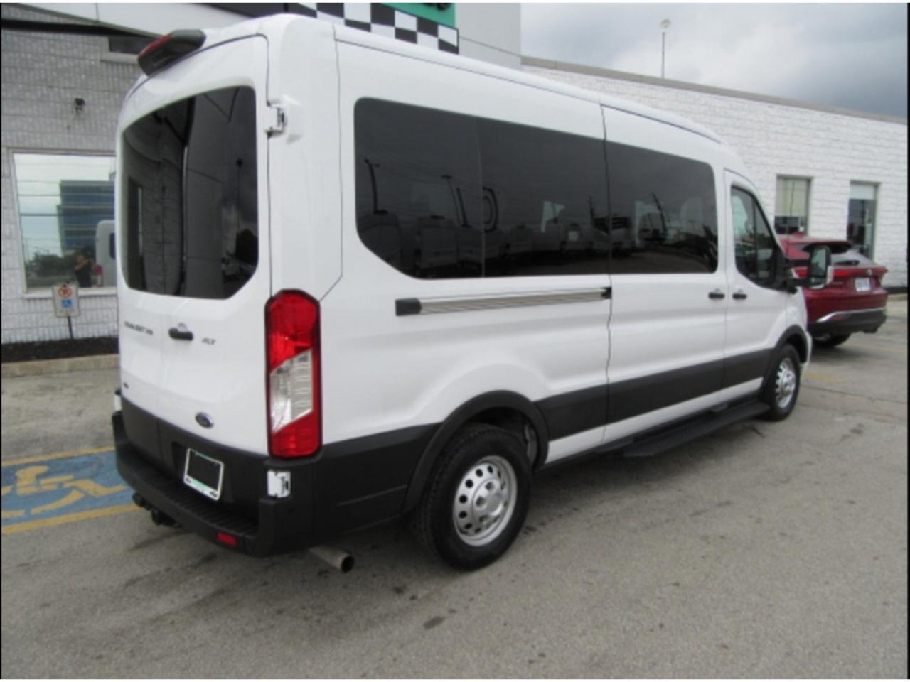 2022 Ford Transit Passenger Wagon GAS MED ROOF EXT ALL WHEEL DRIVE 15 PASS VAN Photo3