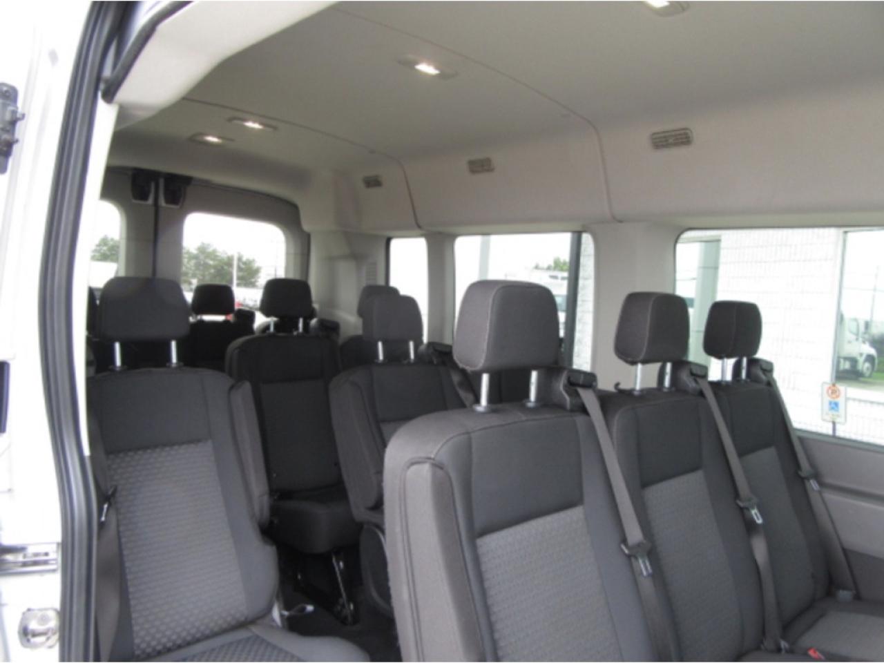 2022 Ford Transit Passenger Wagon GAS MED ROOF EXT ALL WHEEL DRIVE 15 PASS VAN Photo2