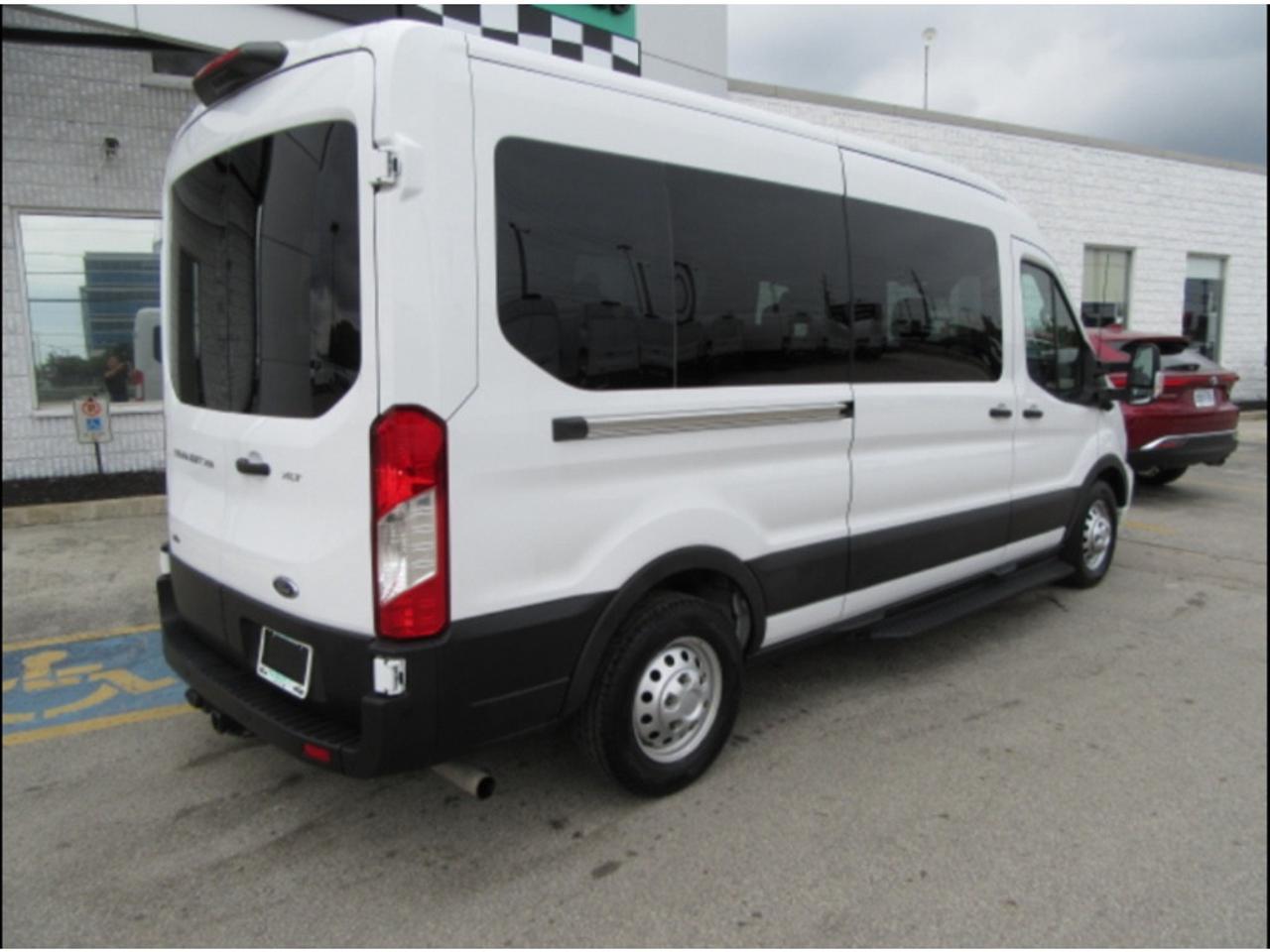 2022 Ford Transit Passenger Wagon GAS MED ROOF EXT ALL WHEEL DRIVE 15 PASS VAN Photo3