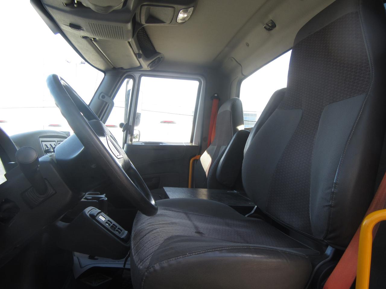 2017 International 7400 330HP DIESEL KNUCKLE CRANE FLAT DECK 2YR WARRANTY Photo