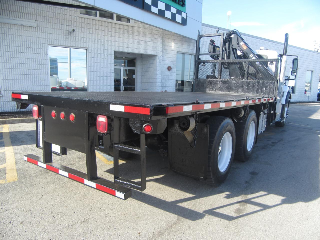 2017 International 7400 330HP DIESEL KNUCKLE CRANE FLAT DECK 2YR WARRANTY Photo