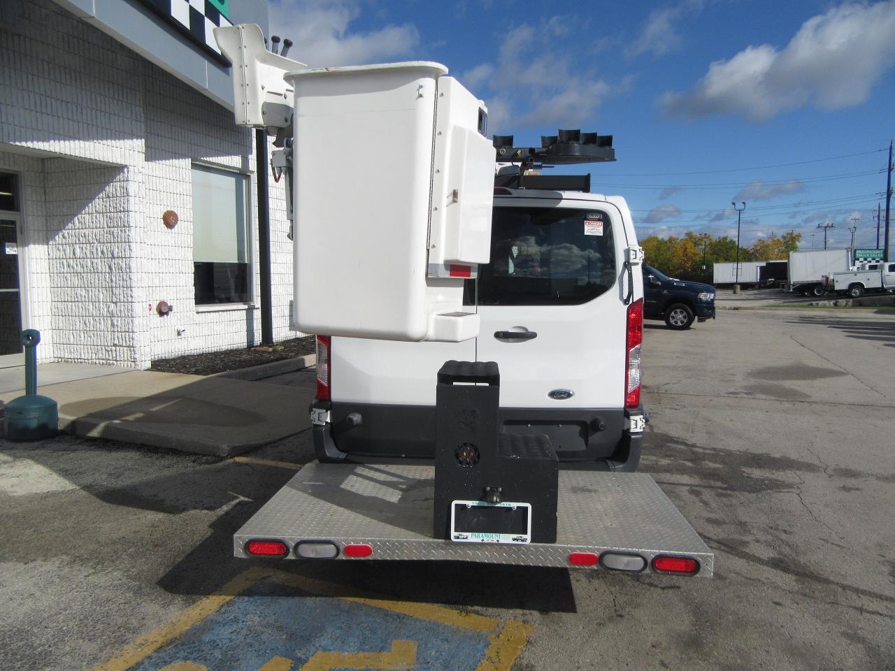 2018 Ford Transit T-350 VERSALIFT BUCKET PACKAGE Photo