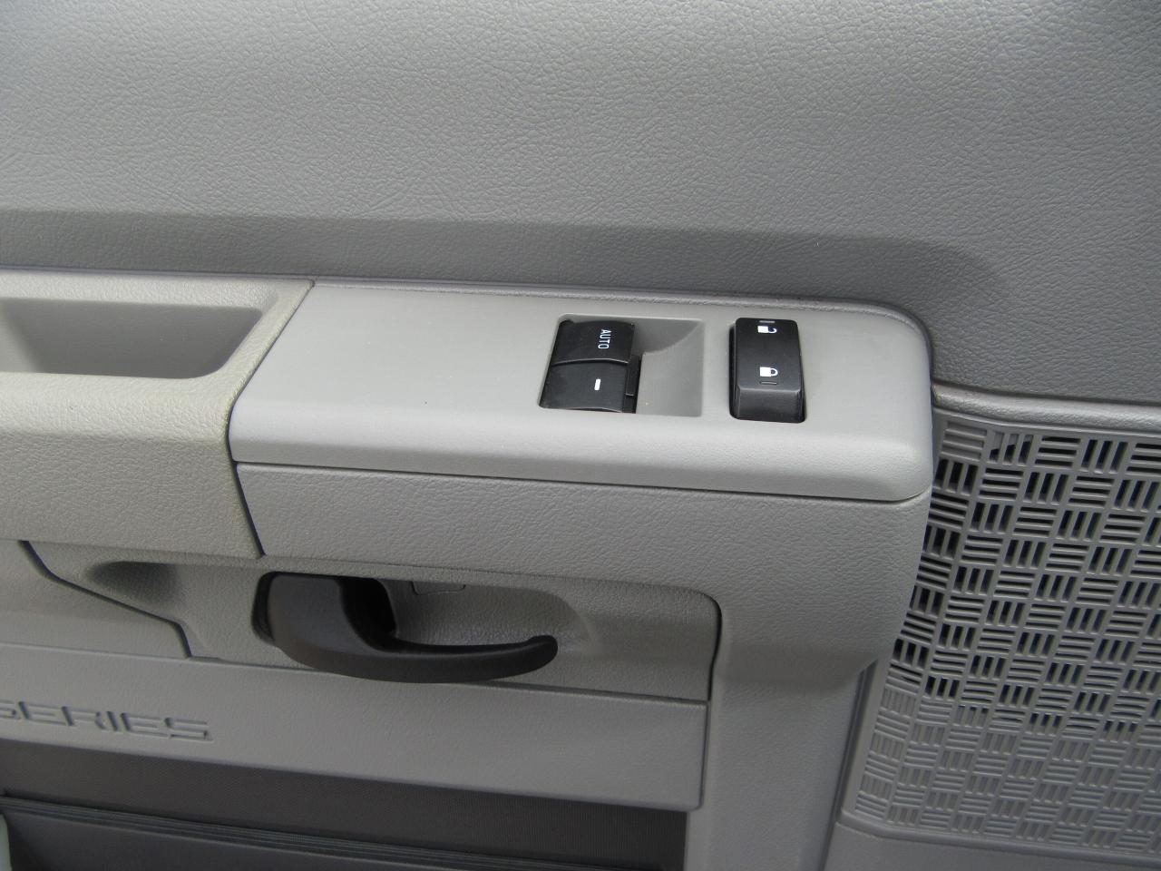 2023 Ford Super Duty E-450 DRW CUBE VAN 16FT HIGH BOX WITH ROLLOUT RAMP Photo