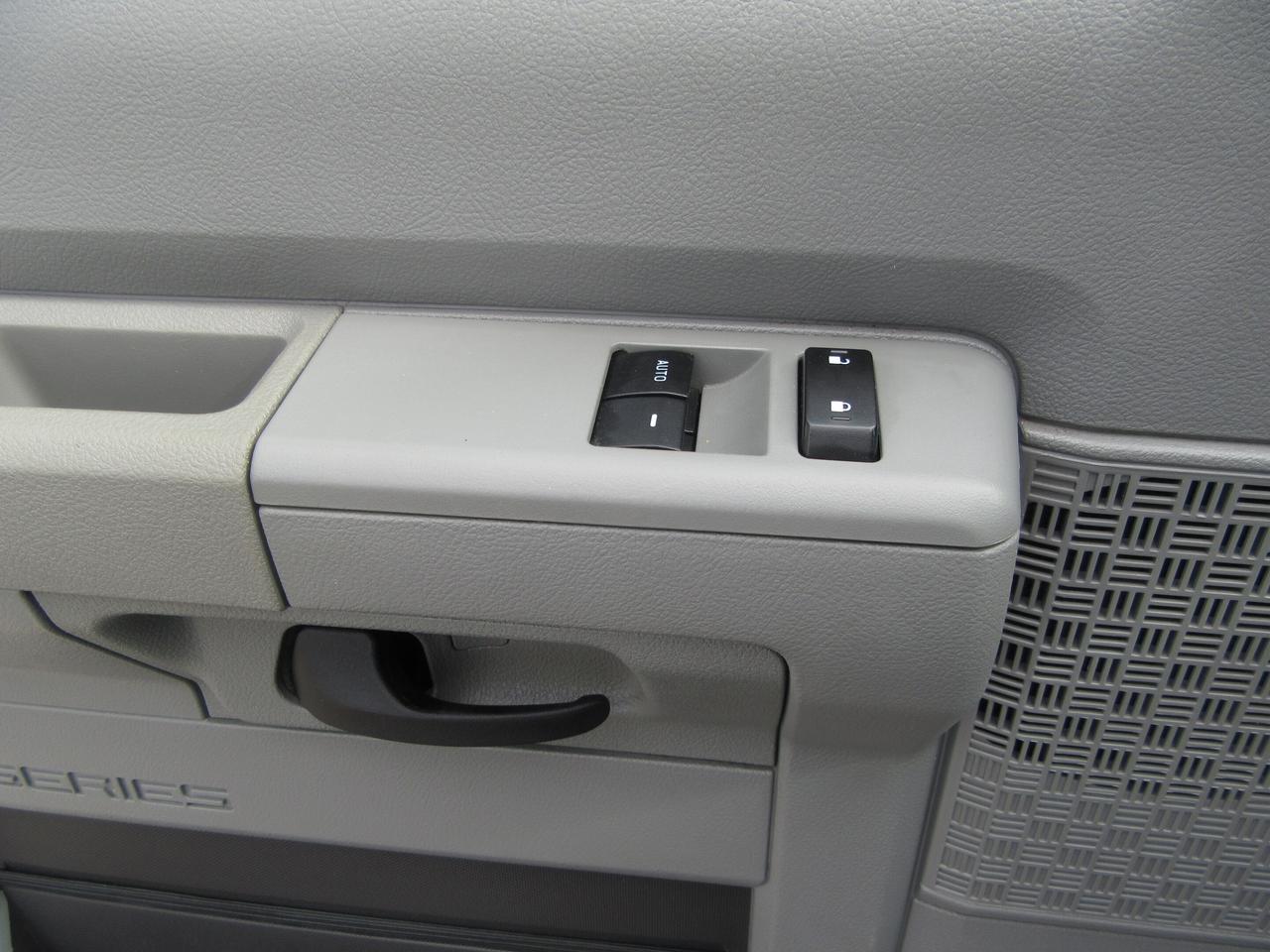 2023 Ford Super Duty E-450 DRW CUBE VAN 16FT HIGH BOX WITH ROLLOUT RAMP Photo