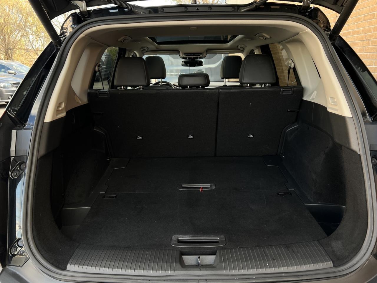 2023 Nissan Rogue SL AWD   Leather   Pano Roof   Navi Photo