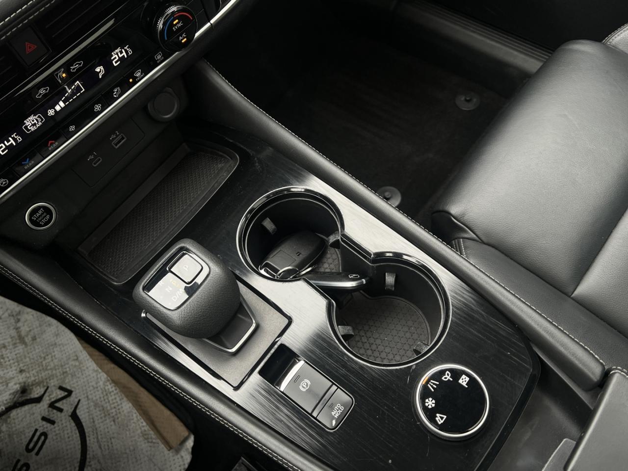 2023 Nissan Rogue SL AWD Pearl White   Pano Roof   Leather   Navi Photo