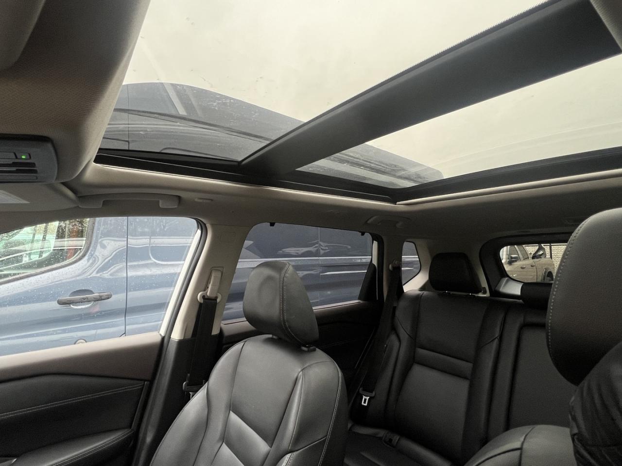 2023 Nissan Rogue SL AWD Pearl White   Pano Roof   Leather   Navi Photo