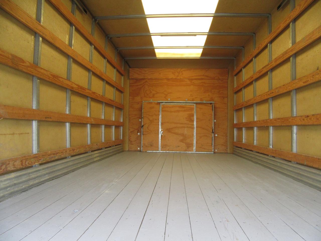 2019 Ford E-450 16FT CUBE VAN WITH ROLLOUT RAMP Photo4