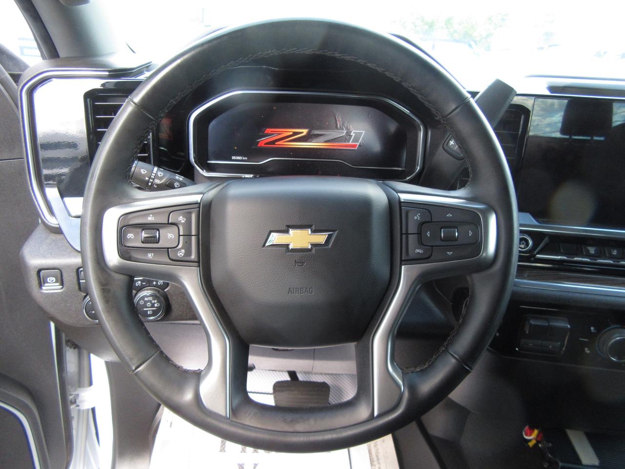 2024 Chevrolet 3500 LT HD DURAMAX DIESEL 4X4  & 8 FT LONG BOX Photo