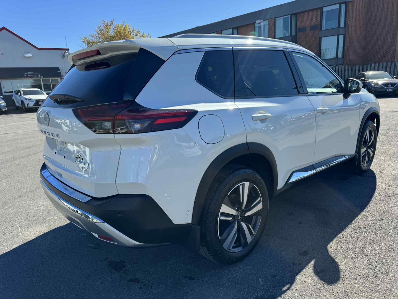 2023 Nissan Rogue AWD Platinum Photo4