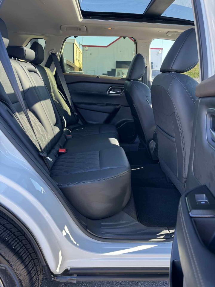 2023 Nissan Rogue AWD Platinum Photo