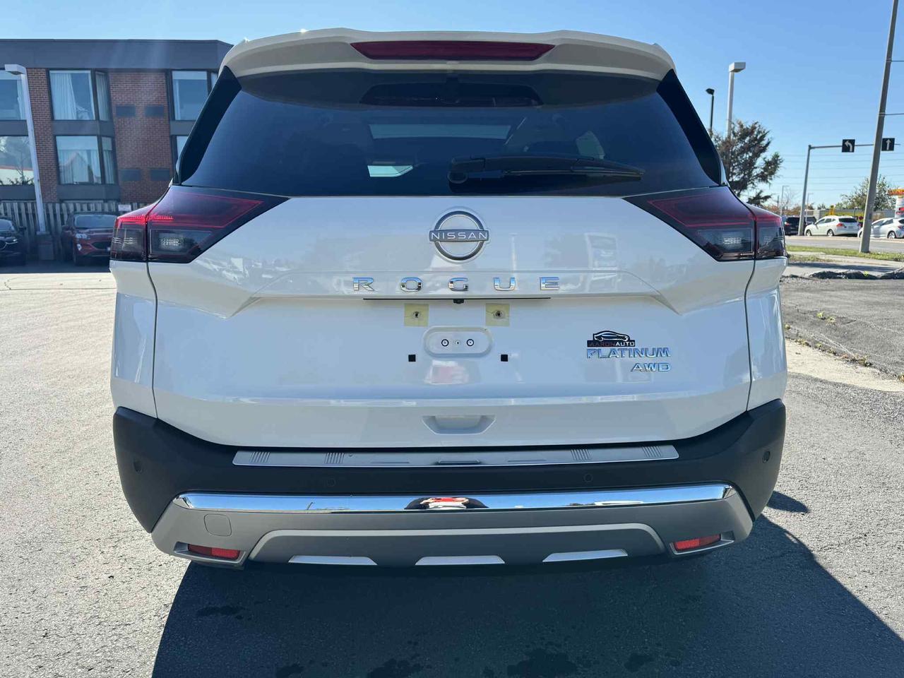 2023 Nissan Rogue AWD Platinum Photo3