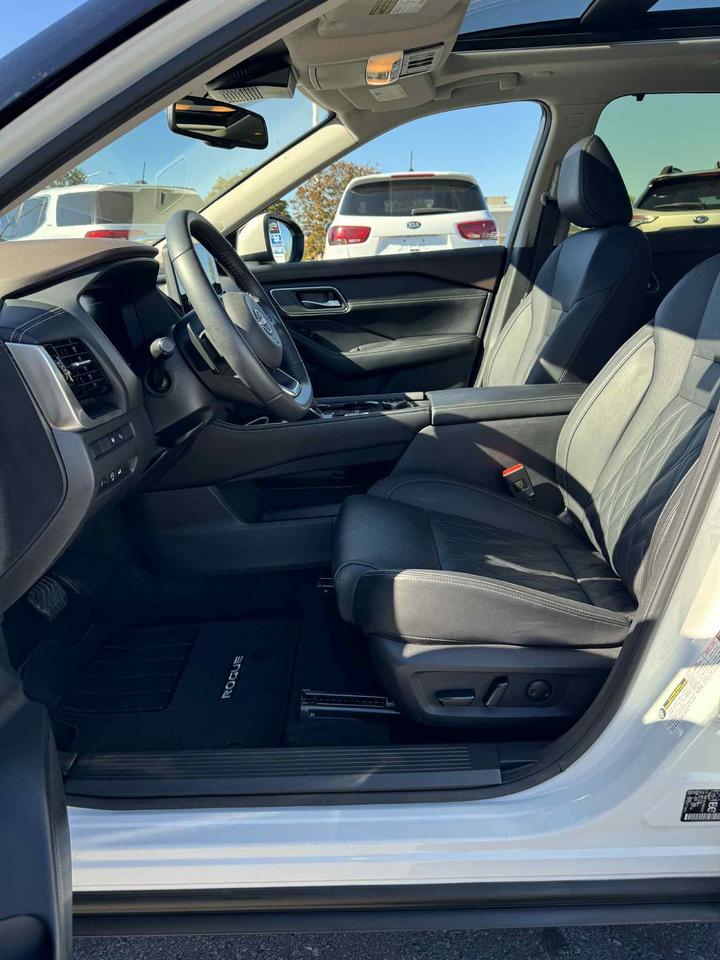 2023 Nissan Rogue AWD Platinum Photo