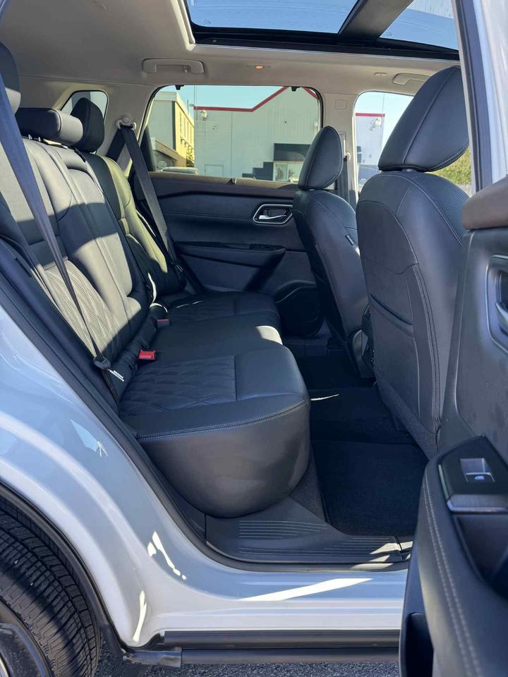 2023 Nissan Rogue AWD Platinum Photo