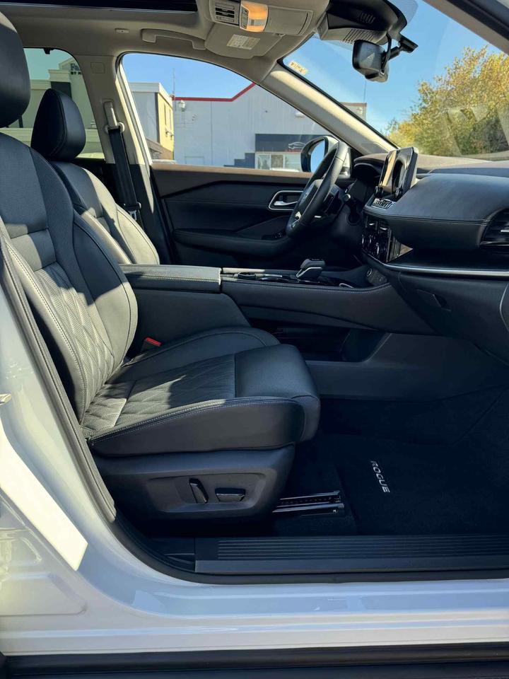 2023 Nissan Rogue AWD Platinum Photo