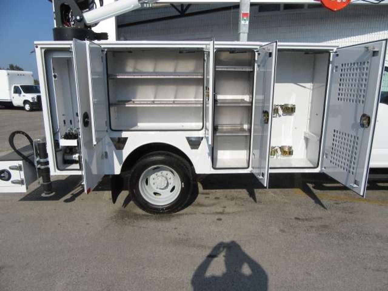2021 Ford F-550 DIESEL AUTO 4X4 REG CAB /NEW SERVICE BODY/ CRANE Photo