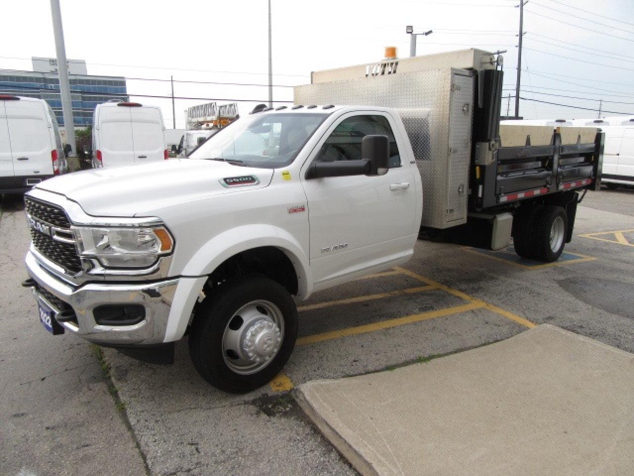 2022 Dodge RAM 5500 GAS AUTO 2WD WITH 13FT DUMP BOX & CROSS TOOL BOX Photo4