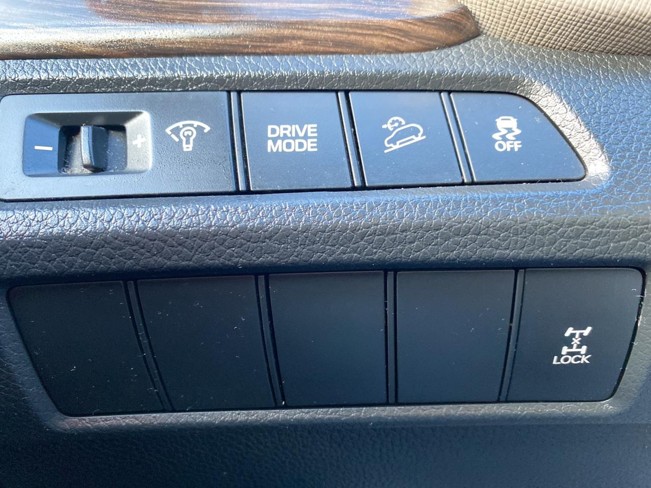 2018 Hyundai Santa Fe Sport AWD! HTD SEATS! 2.4L! BACK-UP CAM! Photo