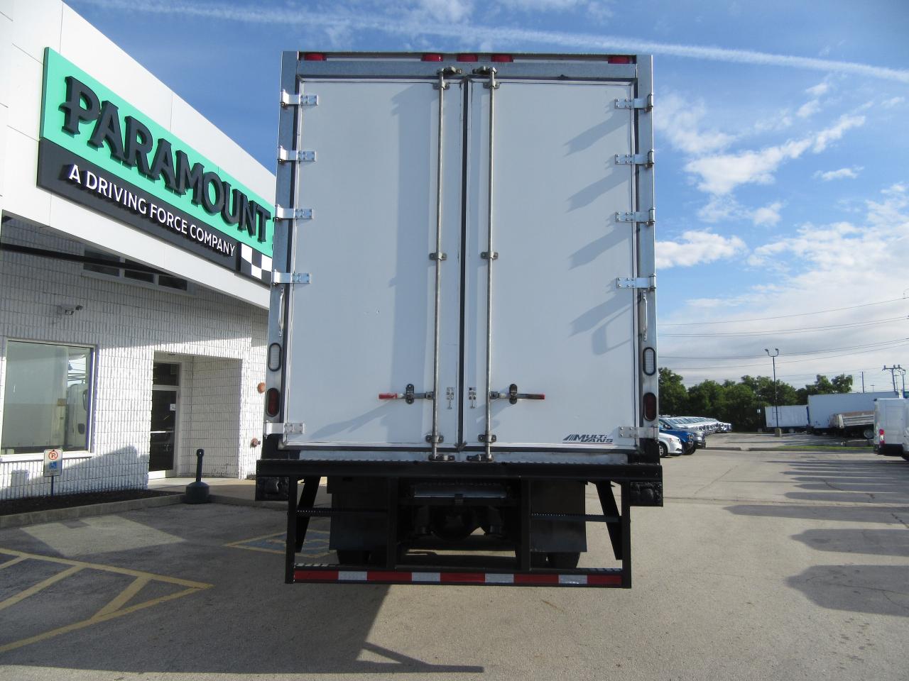 2018 Freightliner M2-106 TANDEM AXLE 26FT REEFER BOX CARRIER SUPRA SYSTEM Photo