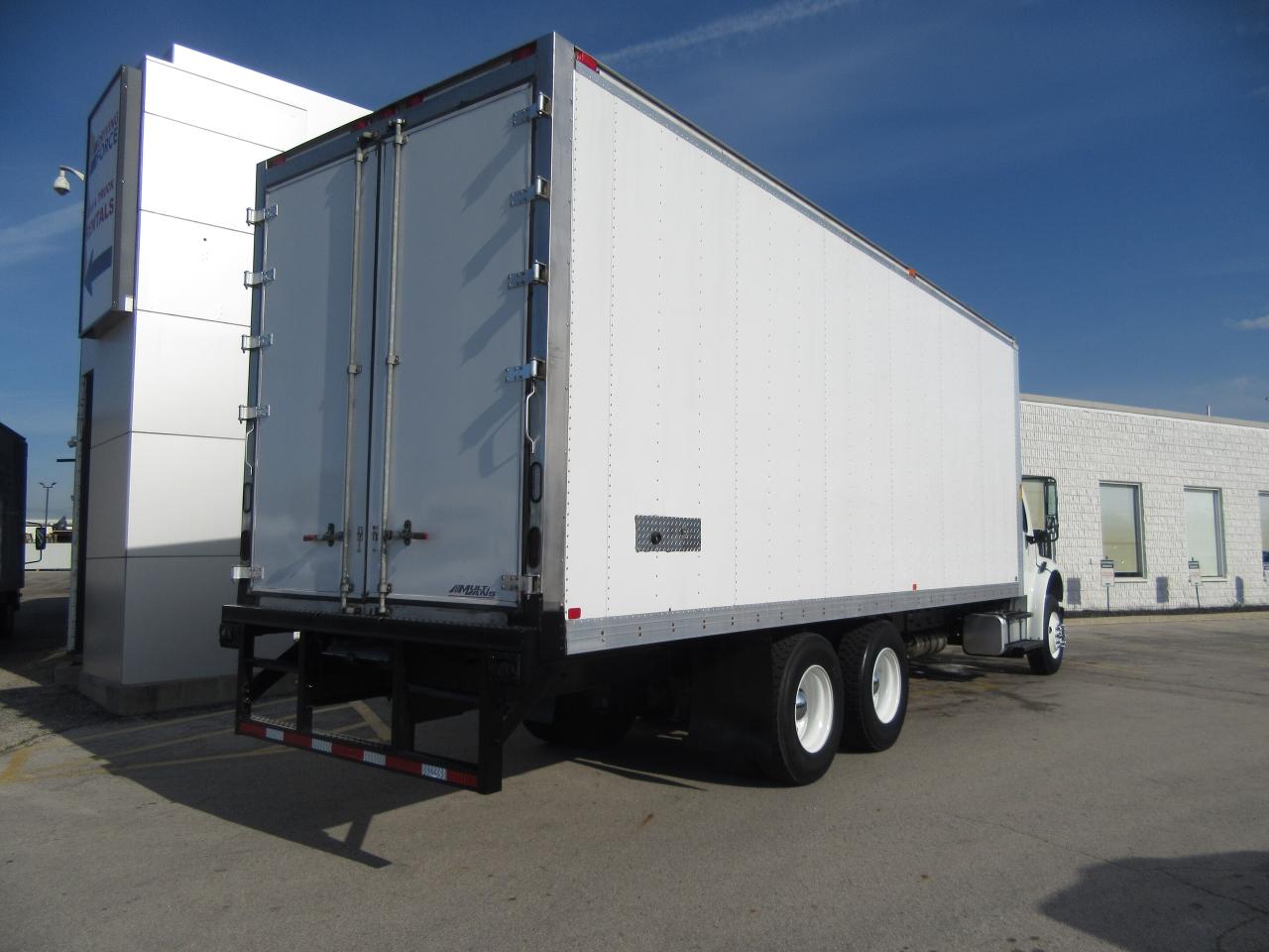 2018 Freightliner M2-106 TANDEM AXLE 26FT REEFER BOX CARRIER SUPRA SYSTEM Photo2