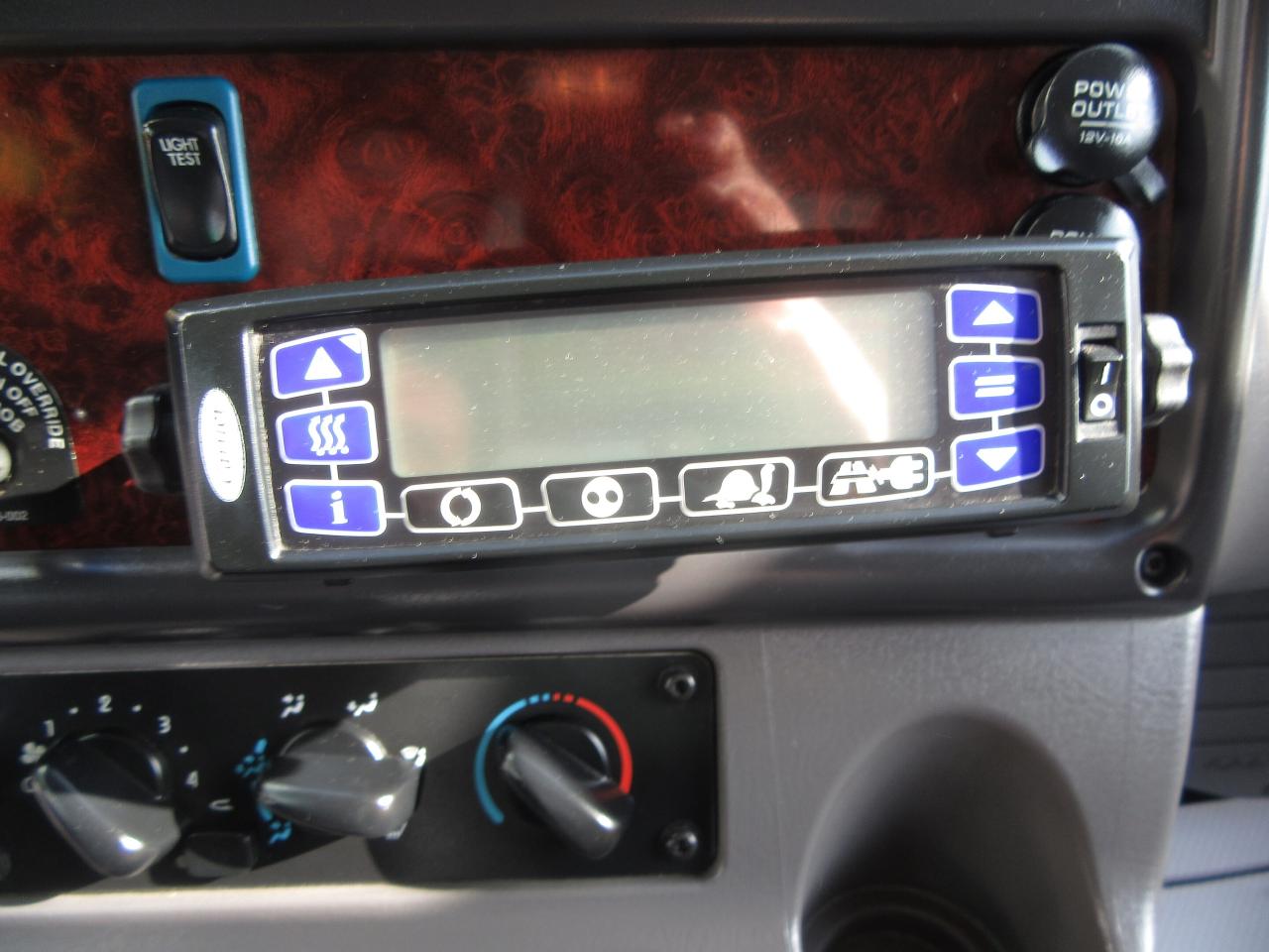 2018 Freightliner M2-106 TANDEM AXLE 26FT REEFER BOX CARRIER SUPRA SYSTEM Photo