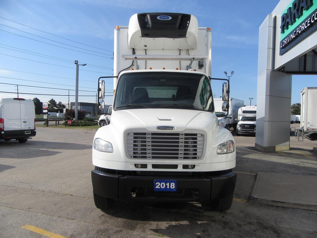 2018 Freightliner M2-106 TANDEM AXLE 26FT REEFER BOX CARRIER SUPRA SYSTEM Photo