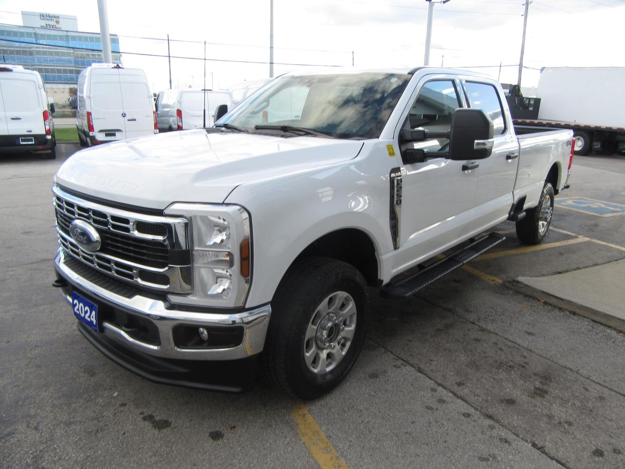 2024 Ford F-250 CREW CAB 4X4 XLT PKG 8 FT LONG BOX Photo4