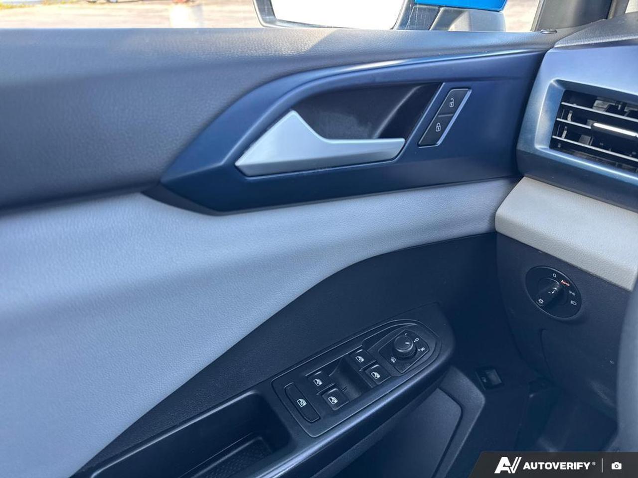 2022 Volkswagen Taos Comfortline BACKUP CAM   BLUETOOOTH   LEATHER INTE Photo