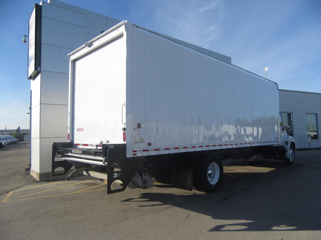 2023 Hino L7 WITH 26FT BOX LARGE ALUMINUM POWER LIFTGATE Photo2