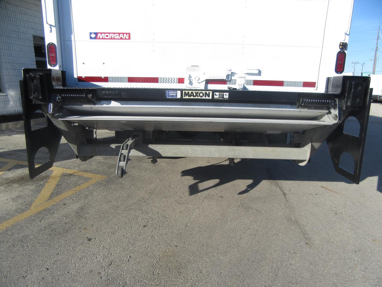 2023 Hino L7 WITH 26FT BOX LARGE ALUMINUM POWER LIFTGATE Photo4
