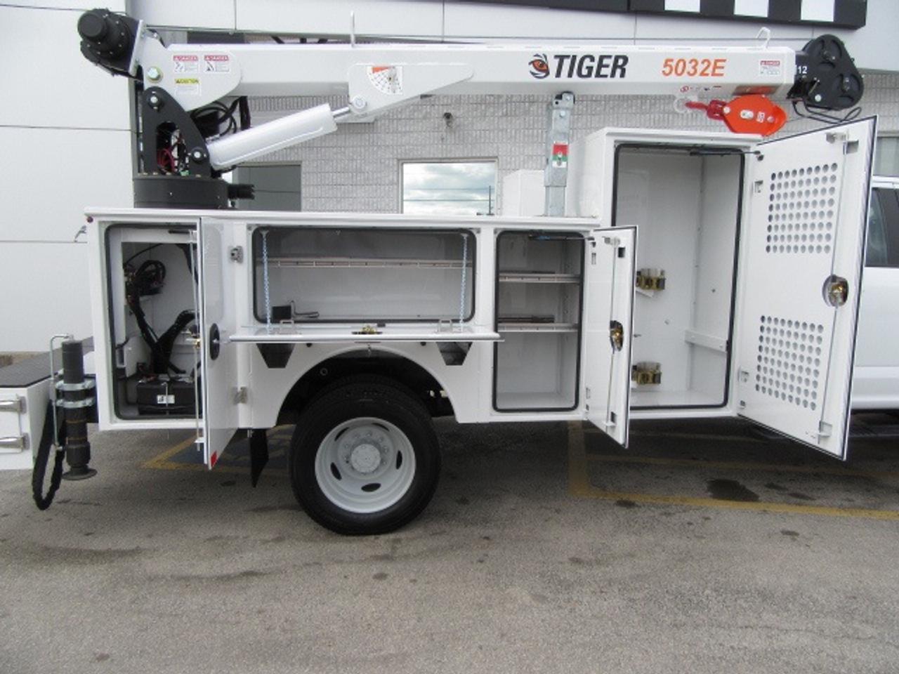 2021 Ford F-550 DIESEL 4X4 CREW CAB NEW SERVICE BODY & CRANE Photo