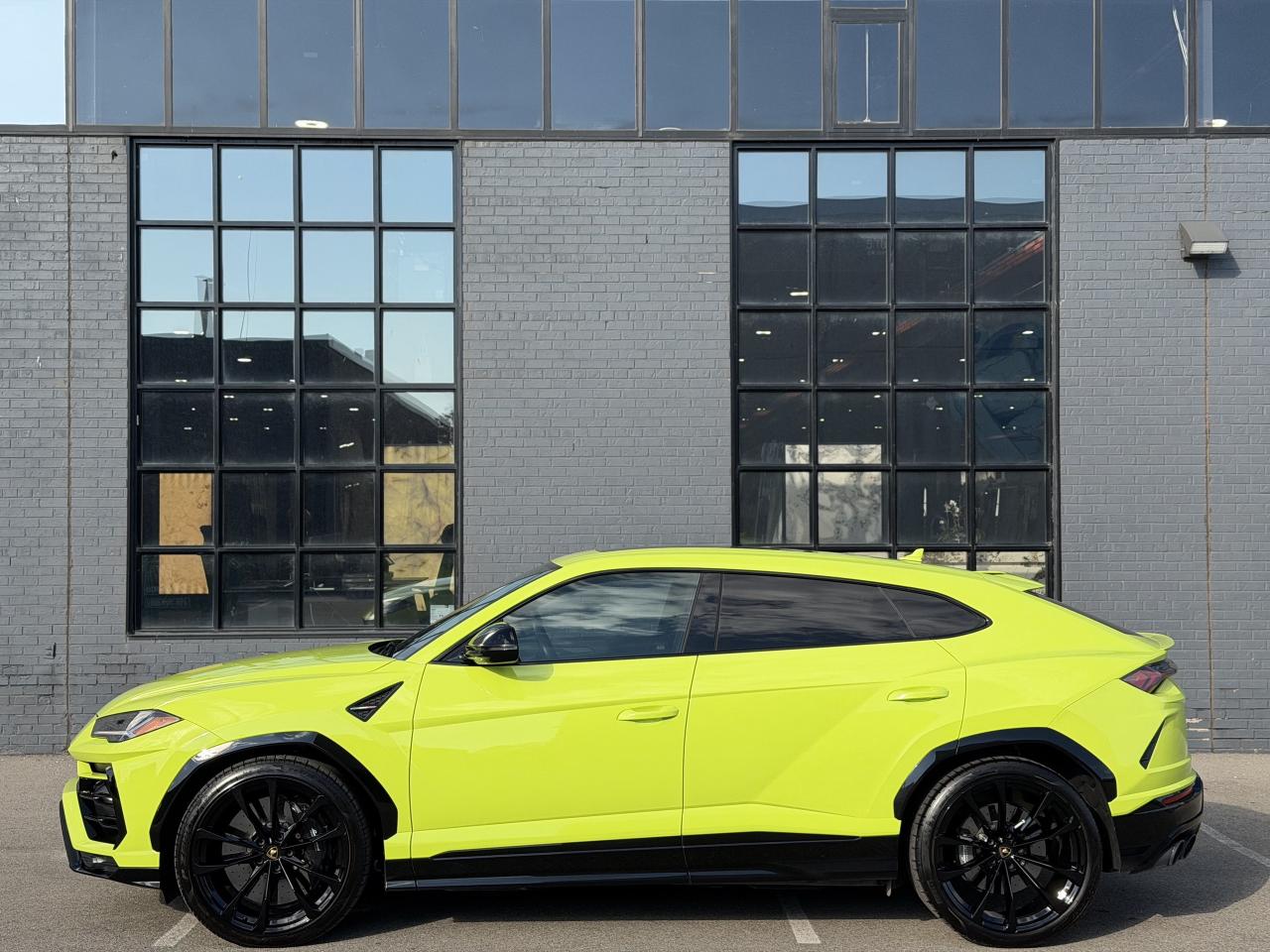 2022 Lamborghini Urus URUS Photo