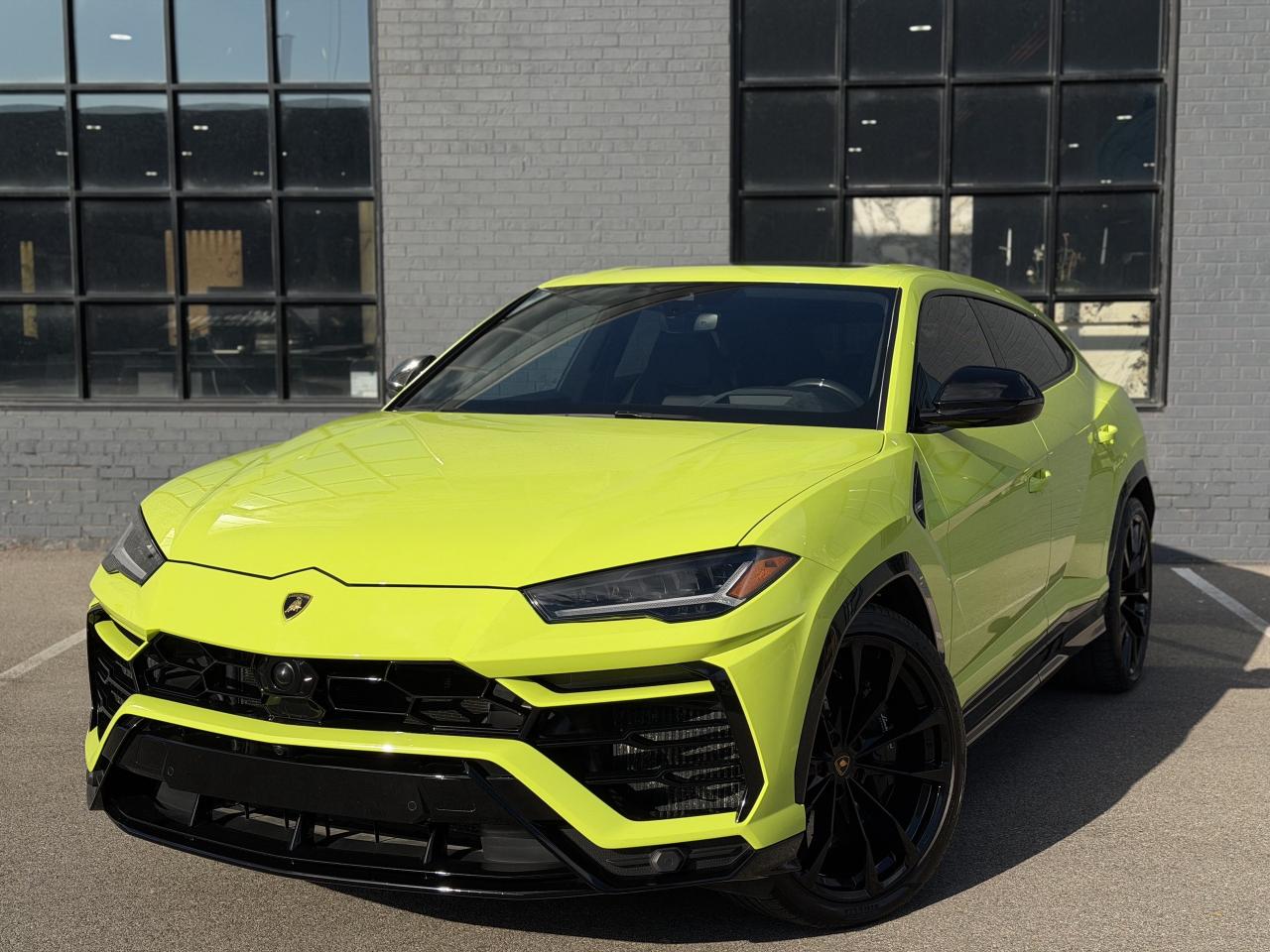 2022 Lamborghini Urus URUS Photo0