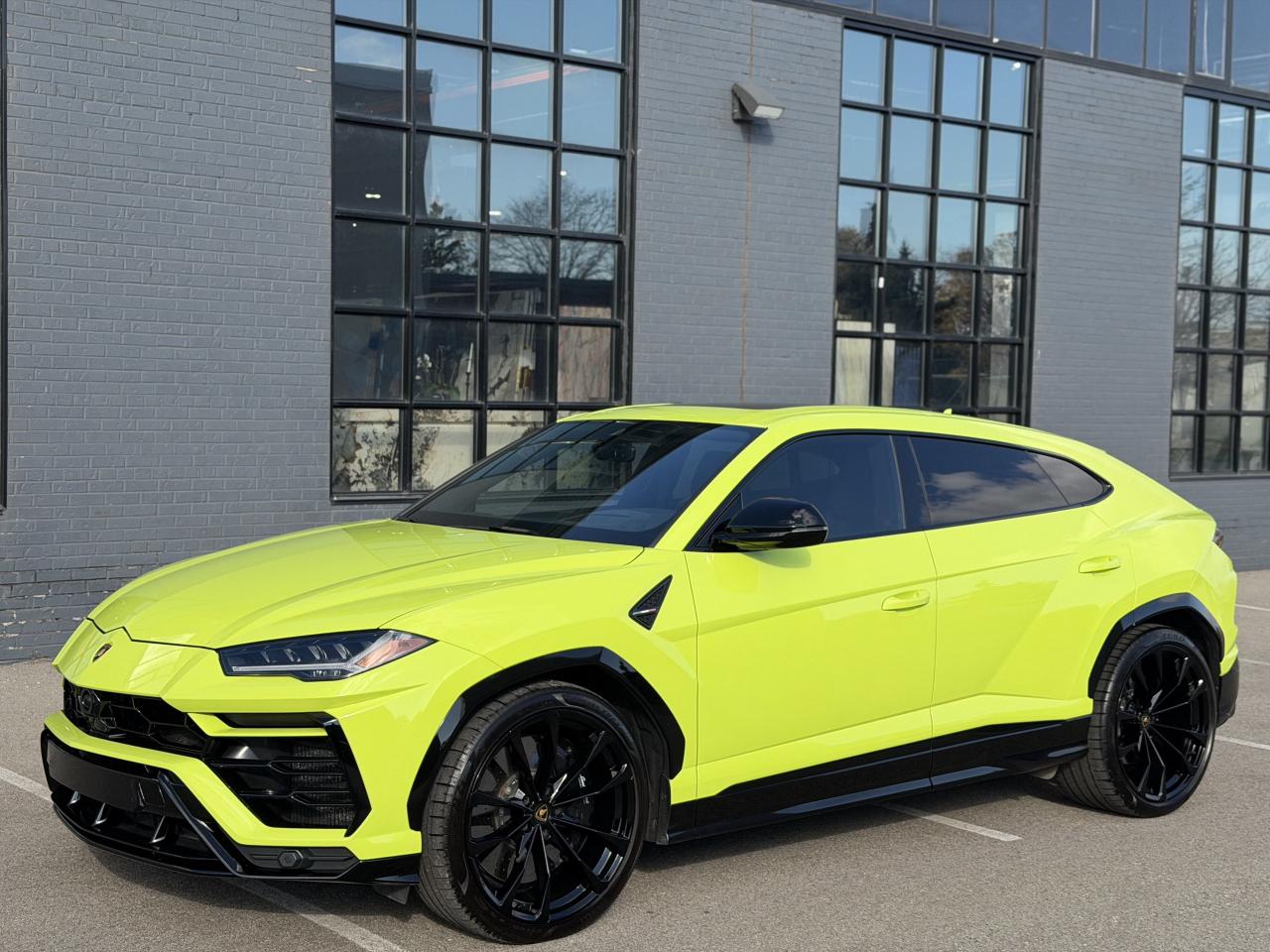 2022 Lamborghini Urus URUS Photo2