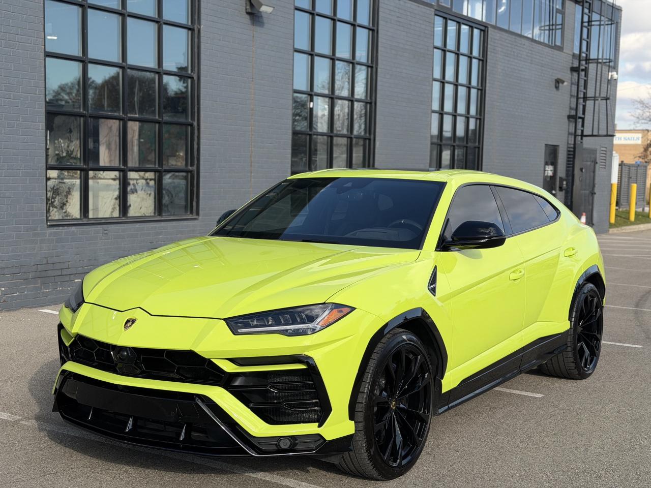 2022 Lamborghini Urus URUS Photo3