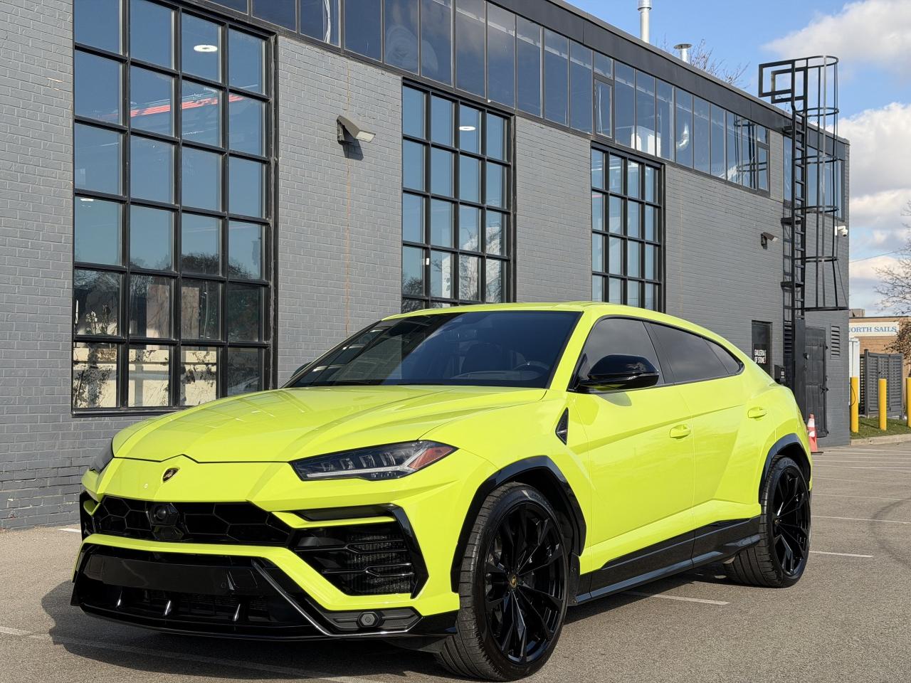 2022 Lamborghini Urus URUS Photo