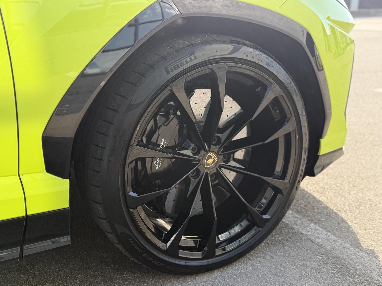 2022 Lamborghini Urus URUS Photo