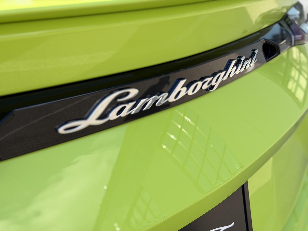 2022 Lamborghini Urus URUS Photo