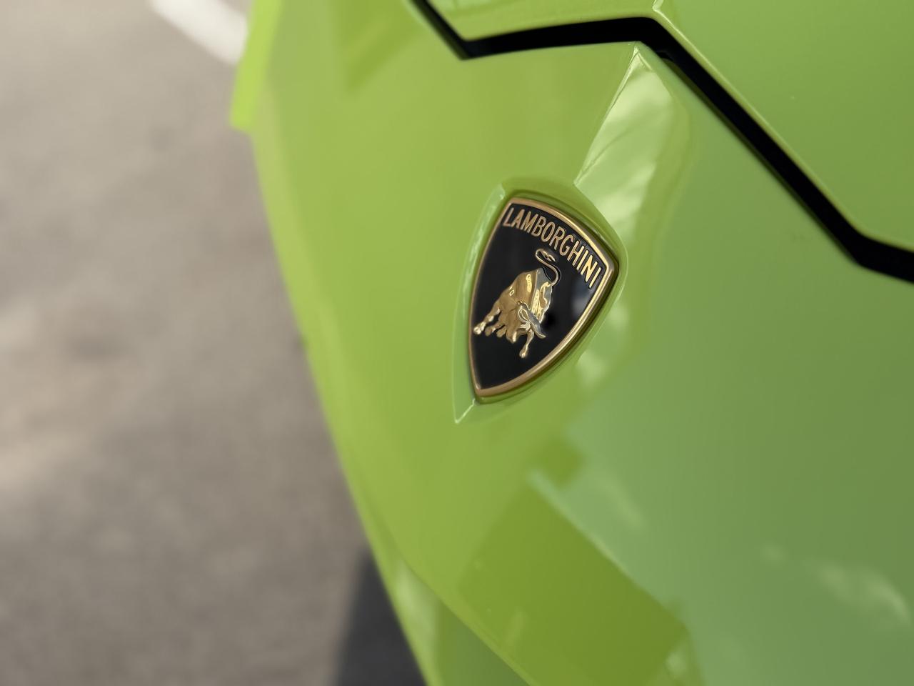 2022 Lamborghini Urus URUS Photo