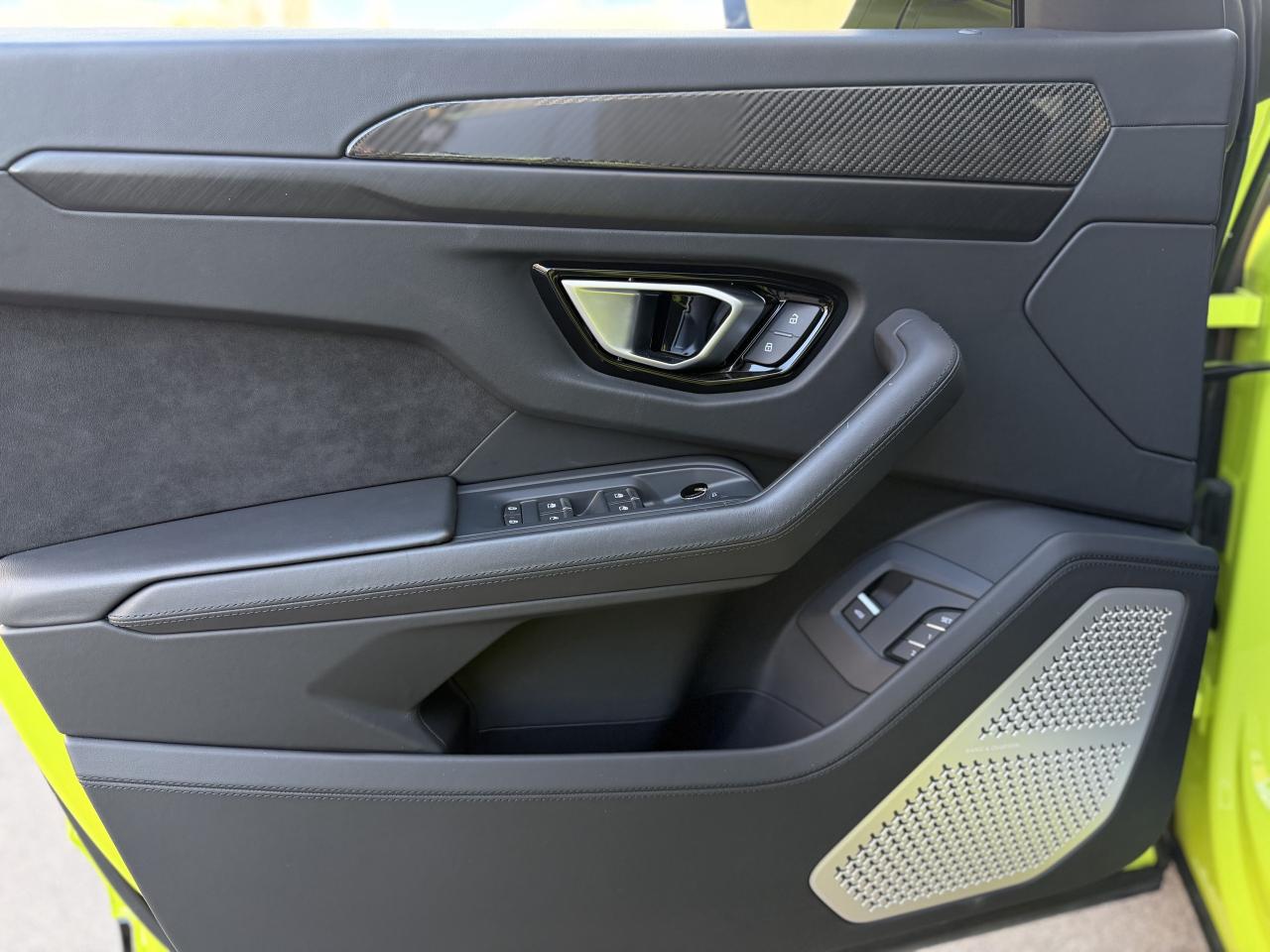 2022 Lamborghini Urus URUS Photo