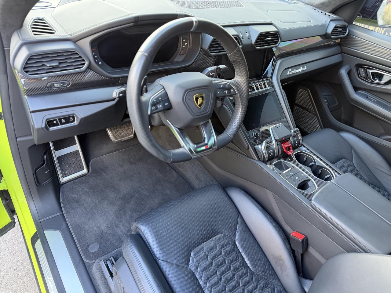 2022 Lamborghini Urus URUS Photo