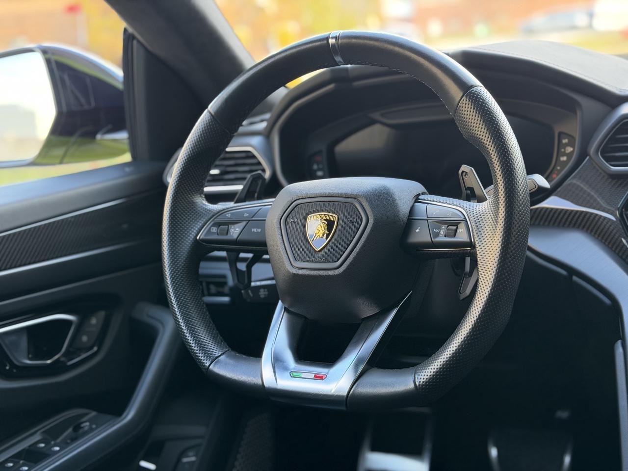 2022 Lamborghini Urus URUS Photo