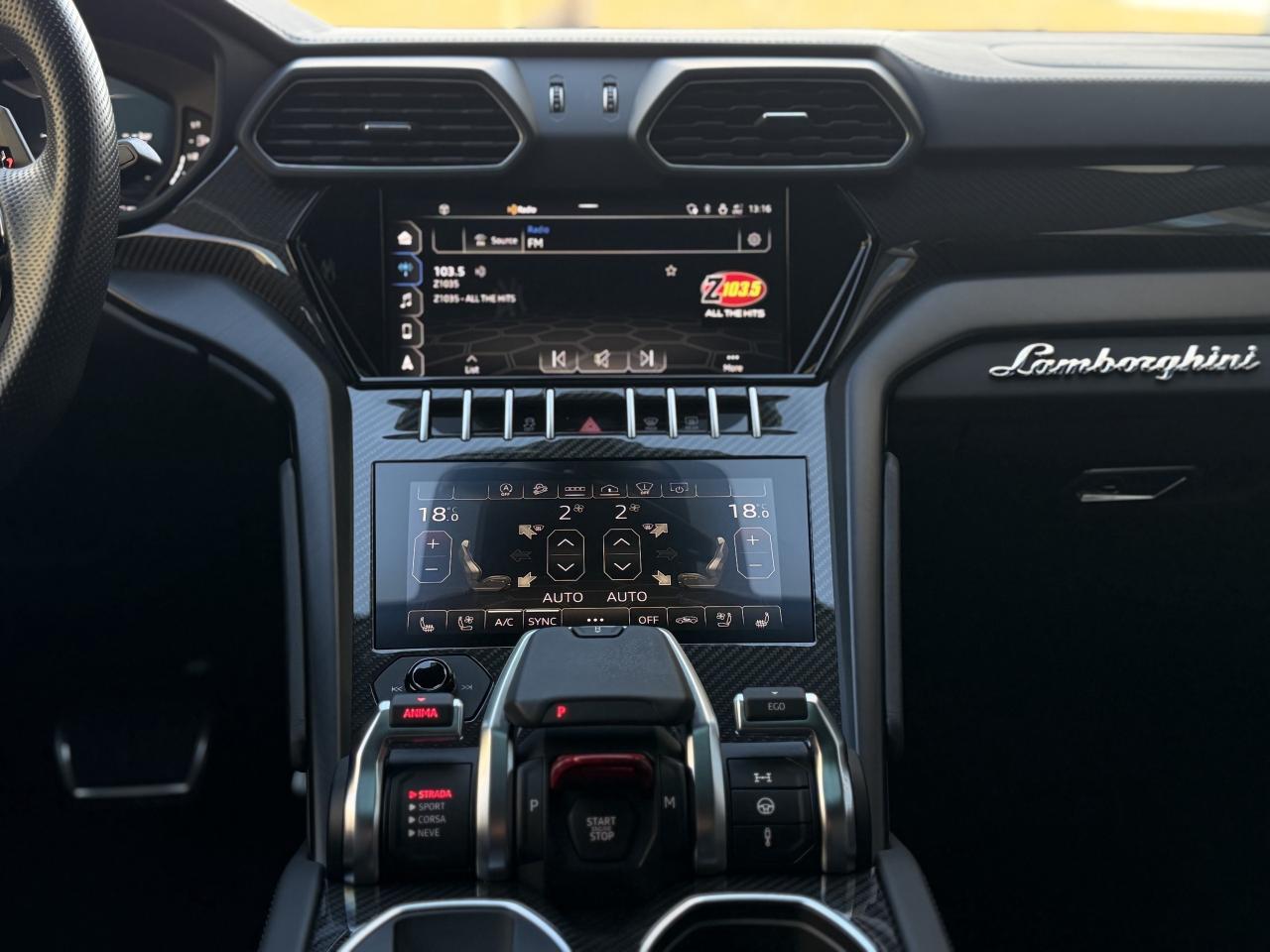 2022 Lamborghini Urus URUS Photo