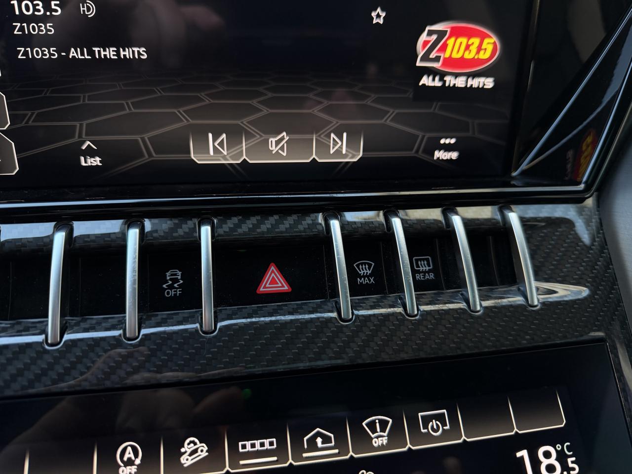 2022 Lamborghini Urus URUS Photo