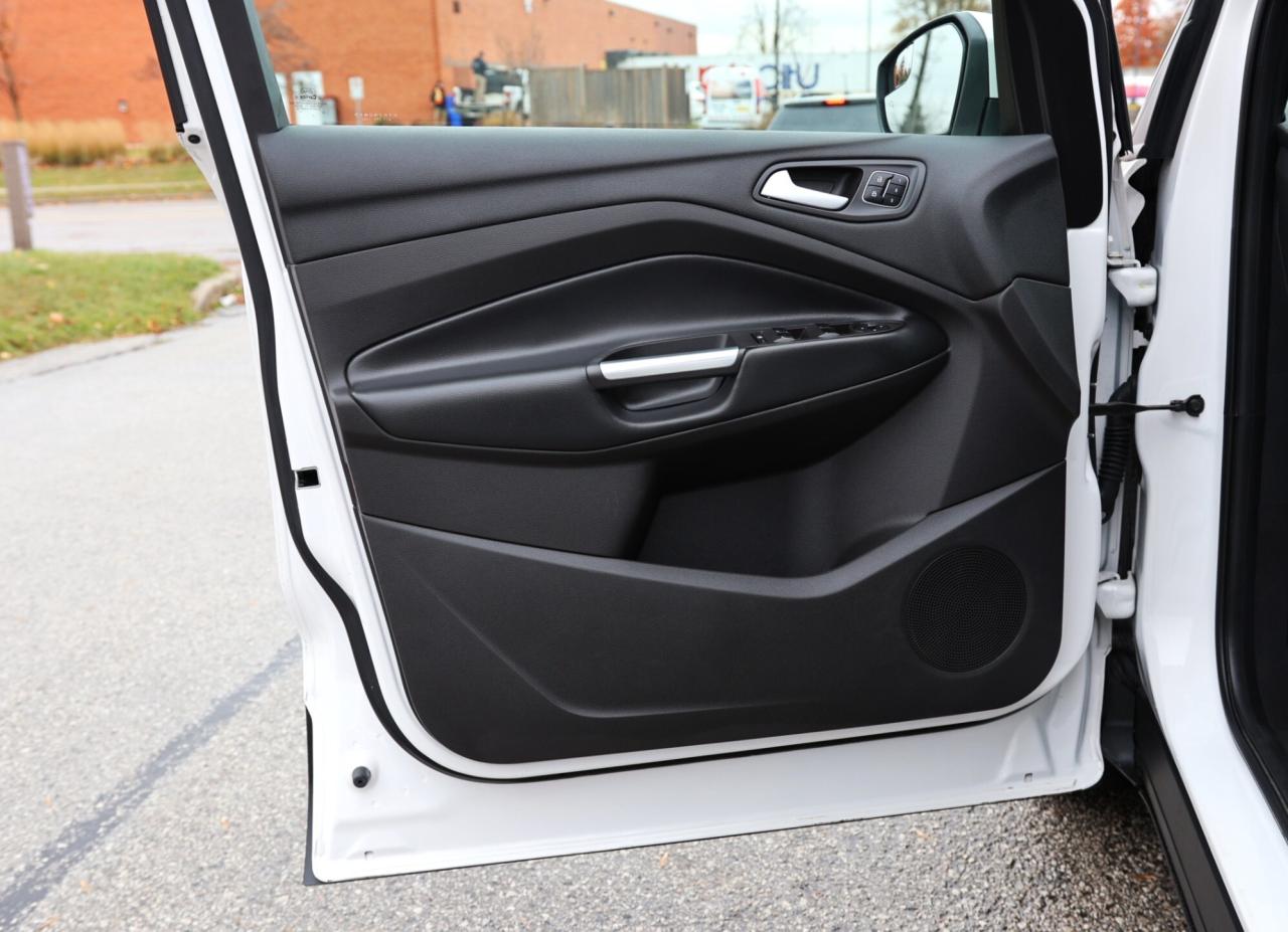 2018 Ford Escape TITANIUM-AWD/NAV/LEATHER/PANOROOF/B CAM/KEYLESS/R Photo