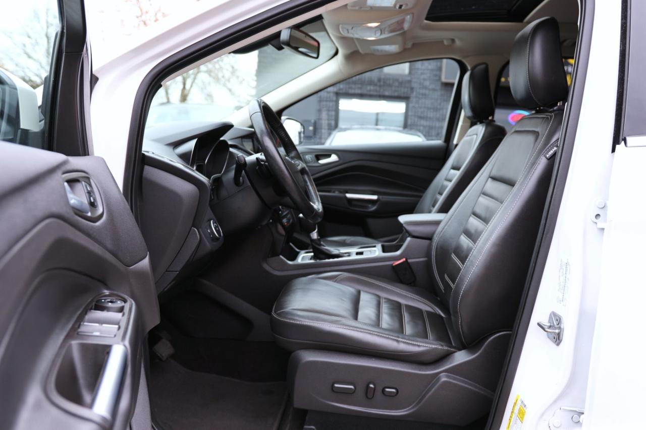 2018 Ford Escape TITANIUM-AWD/NAV/LEATHER/PANOROOF/B CAM/KEYLESS/R Photo