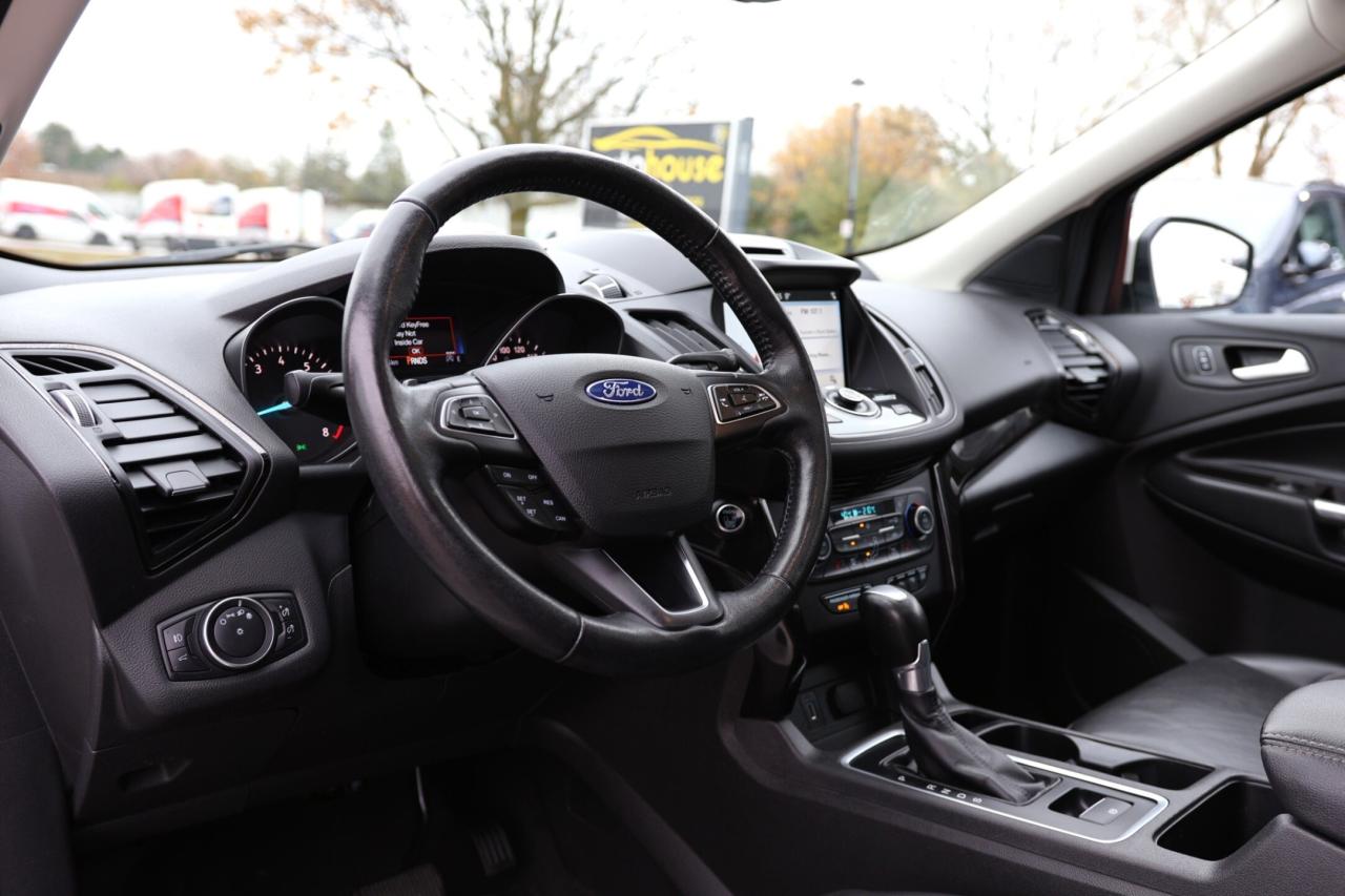 2018 Ford Escape TITANIUM-AWD/NAV/LEATHER/PANOROOF/B CAM/KEYLESS/R Photo